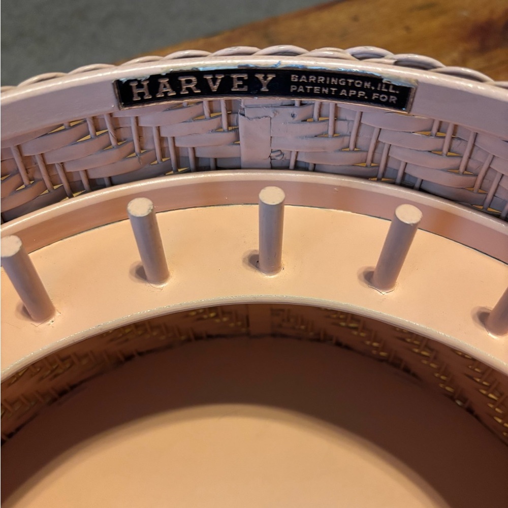 Harvey Sewing Vintage Pink Wicker Basket with Lid - Picture 2 of 7